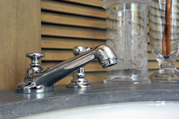 istock Water tap and sink in a modern kitchen 902034684