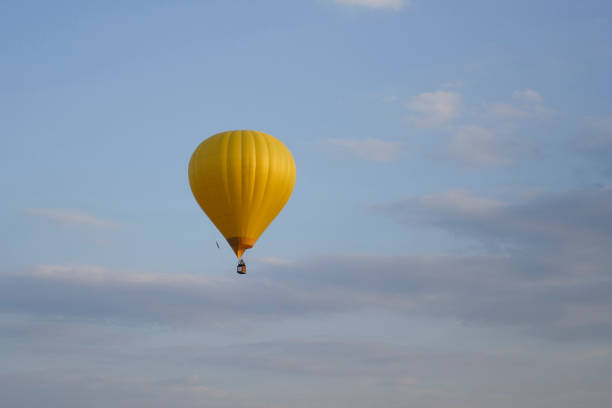 istock flying hot air balloon 902043522