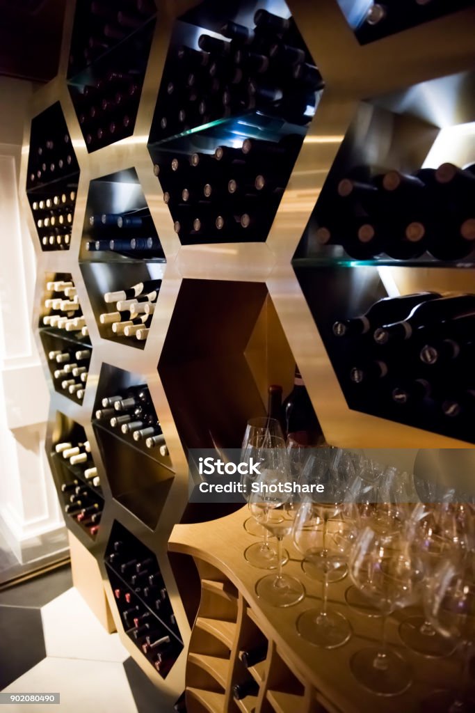 Wine rack - Lizenzfrei Weinflasche Stock-Foto