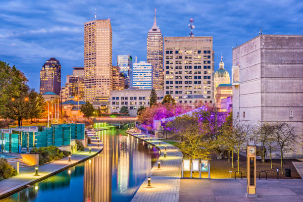 indianapolis, indiana, stany zjednoczone - indianapolis skyline cityscape indiana zdjęcia i obrazy z banku zdjęć