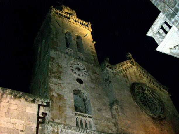 istock Old building in Dubrovnik, Croatia 902113312