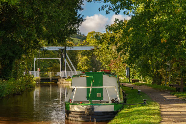 istock Monmouthshire & Brecon Canal, Wales, UK 902124894