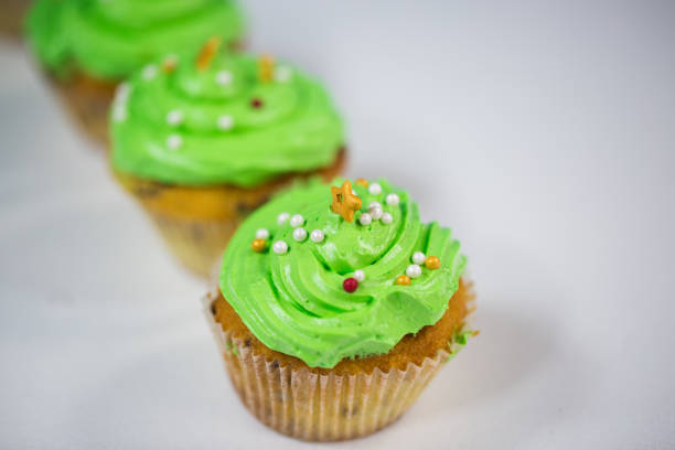 istock muffin with green buttercream,white background, candle 902164406
