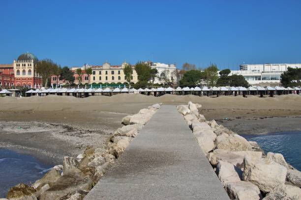 plaża lido di venezia, wenecja, włochy. - lido zdjęcia i obrazy z banku zdjęć