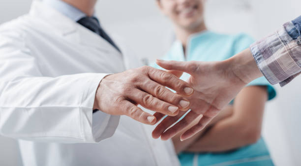 istock Medical staff welcoming a patient 902220614