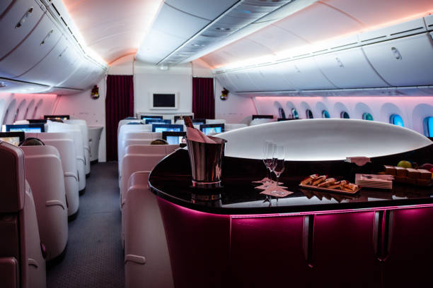 widok kabiny klasy biznes - commercial airplane airplane business travel flying zdjęcia i obrazy z banku zdjęć