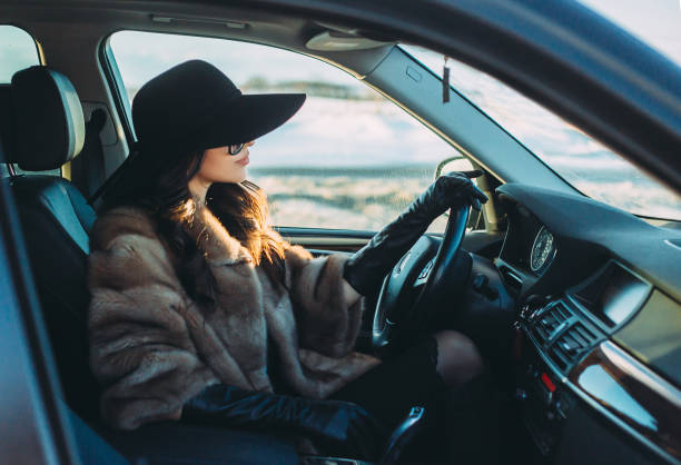 Bærbar Footpad have tillid Stylish Girl Driver Stock Photo - Download Image Now - Driving, Cold  Temperature, Glove - iStock