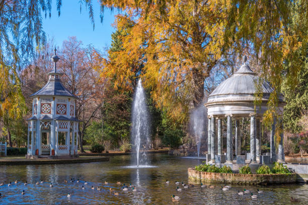 чинескос пруд - idyllic park formal garden nobody стоковые фото и изображения