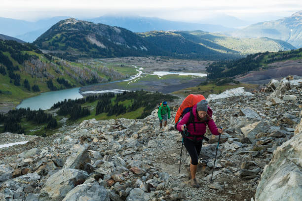 istock Couple on a hike in the mountains 902297090