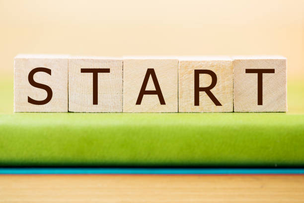 istock Start written in wooden cubes on a green book 902323796