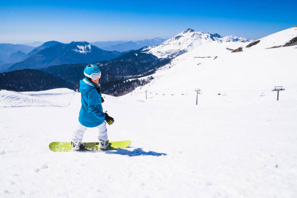 istock young  snowboarder woman 902338586