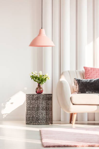 istock Living room with roses 902340952
