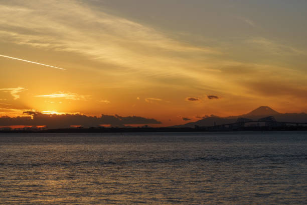 istock Tokyo Gate Bridge and Mt. Fuji During Sunset 902362666