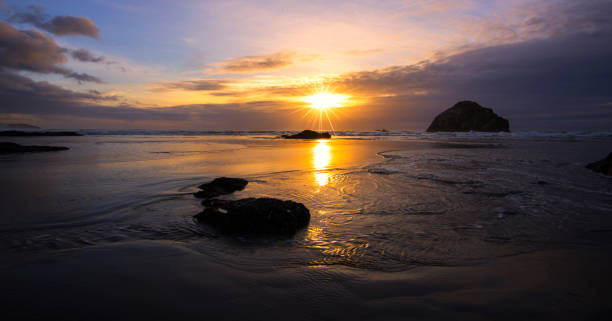 istock Sunrise at the Ocean 902369478