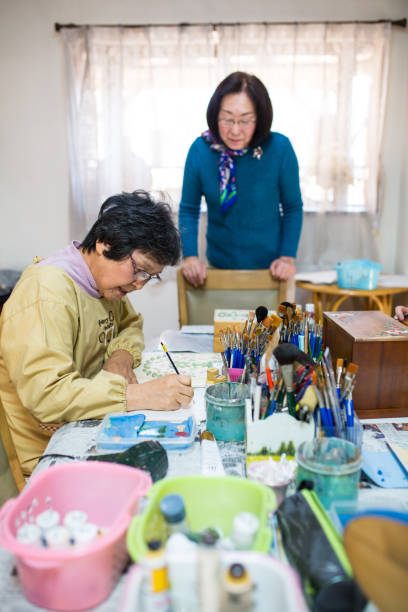 istock Senior women taking a painting class at a nursing home 902378444