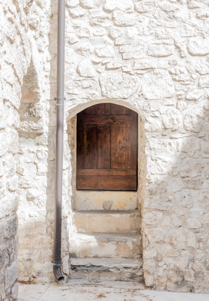 istock Ancient Doorway in Italy 902388276
