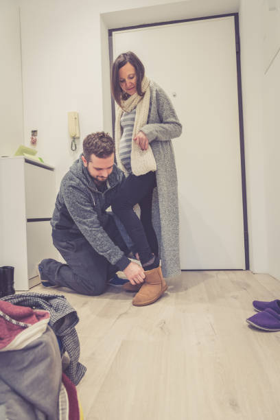 istock Pregnant couple in a new home 902425068
