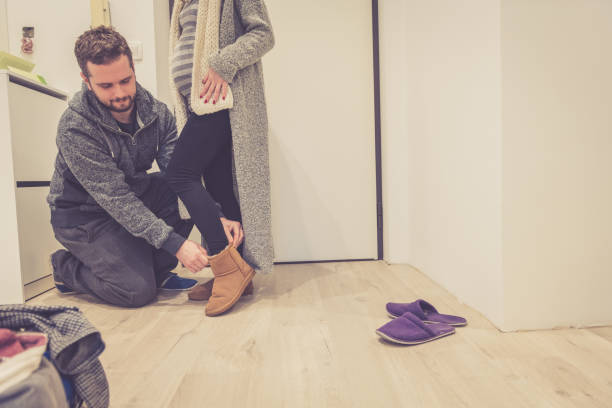istock Pregnant couple in a new home 902425192