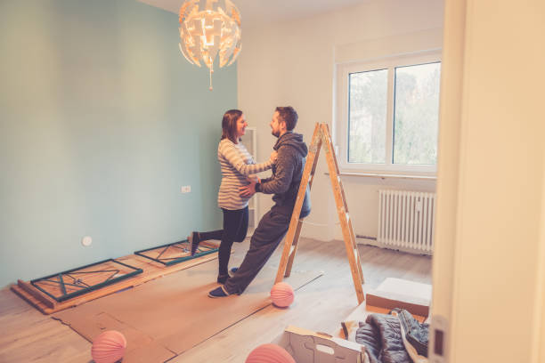 istock Pregnant couple in a new home 902425530