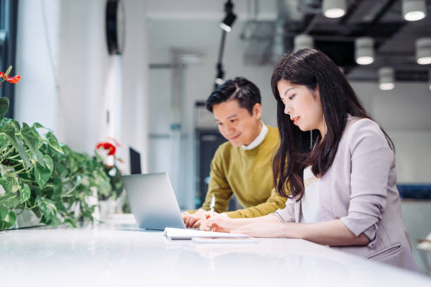 istock Entrepreneurs working in high end restaurant during the day 902434484