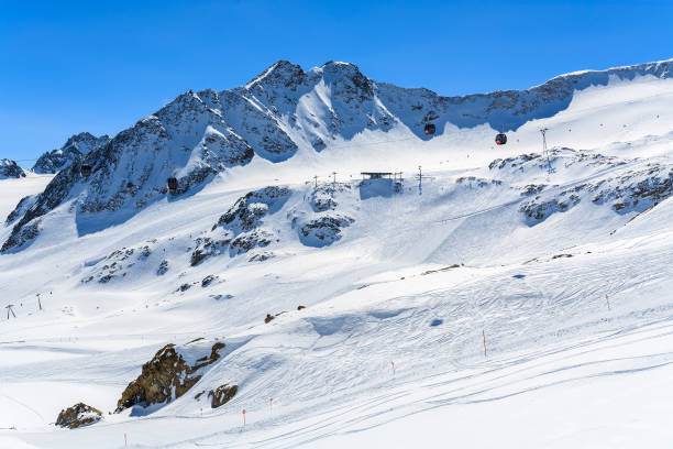 istock Ski slope in the mountains of Pitztal winter resort, Austrian Alps 902437310