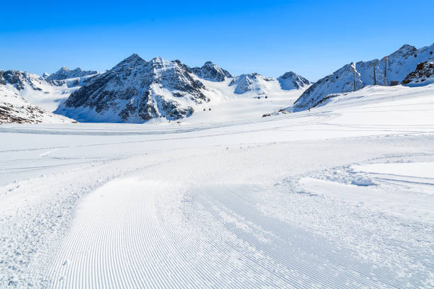 istock Ski slope in winter resort of Pitztal, Austrian Alps 902437314