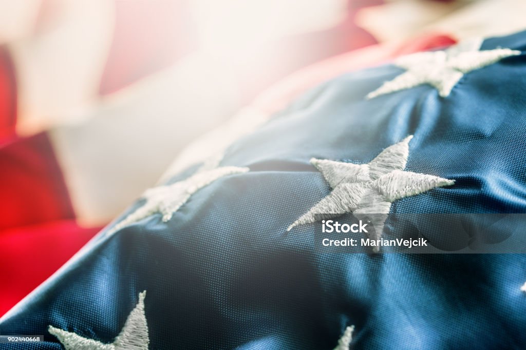 Drapeau américain. Drapeau des USA. Point de vue abstrait de rayures et de strars avec symbole américain - Flag - Photo de Fond libre de droits