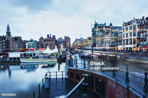 Damrak Avenue In Amsterdam Stock Photo - Download Image Now - Netherlands, Amsterdam, Christmas