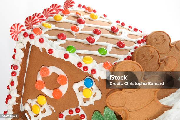 Gingerbread House Stockfoto und mehr Bilder von Dekoration - Dekoration, Dessert, Farbbild
