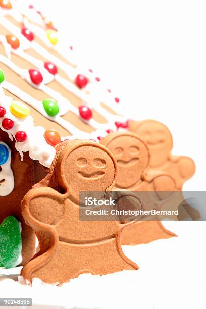 Casa De Galleta De Jengibre Foto de stock y más banco de imágenes de Aislado - Aislado, Alcorza, Alimento