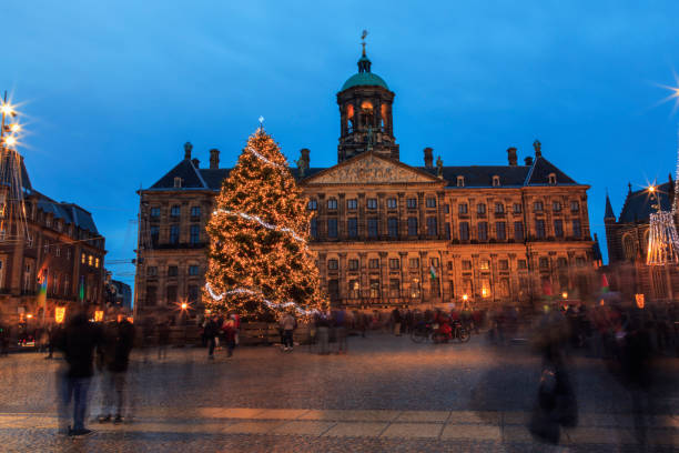 istock Long exposure - Royal Palace in Amsterdam, Netherlands 902496290