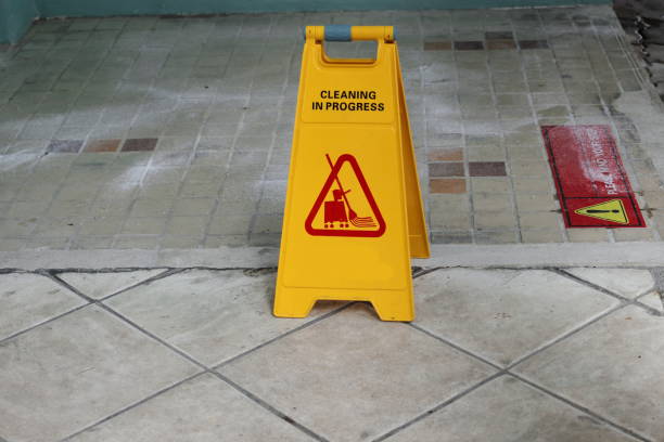 istock Yellow caution cleaning progress sign on the floor outdoors 902496700