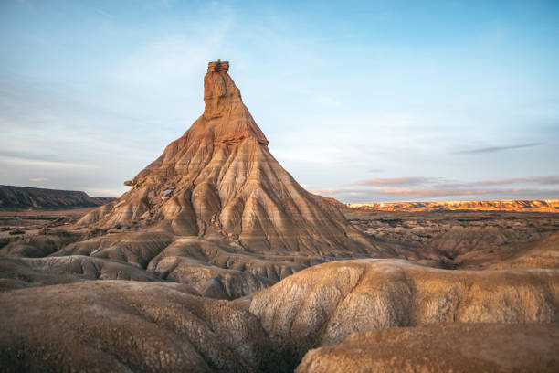 바르데나스 레알레스, 나바라, 스페인 - bardenas hill 뉴스 사진 이미지