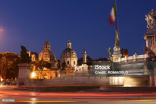 Roman Ansicht Bei Nacht Rom Italien Stockfoto und mehr Bilder von Architektonische Säule - Architektonische Säule, Aussicht genießen, Beleuchtet