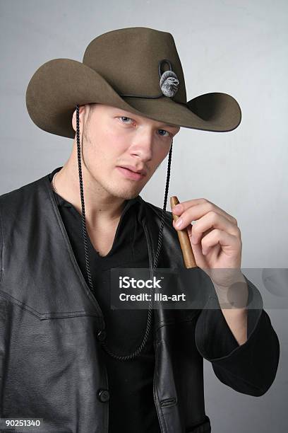 Сигара Cowboy — стоковые фотографии и другие картинки Группа людей - Группа людей, Ковбойская шляпа, Мужчины