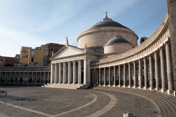 пьяцца плебисито, базилика сан-франческо ди паола, неаполь, италия - piazza del plebiscito стоковые фото и изображения