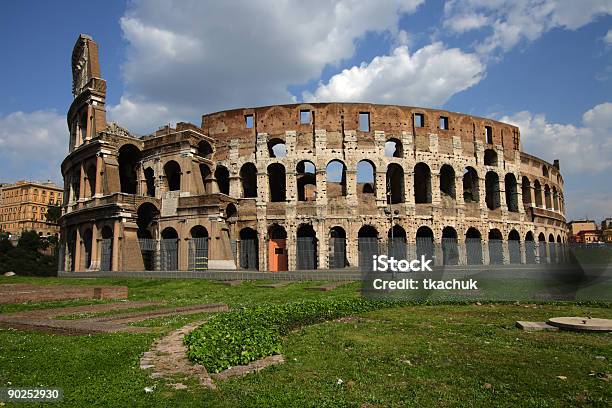 Colloseo - Fotografie stock e altre immagini di Ambientazione esterna - Ambientazione esterna, Ambientazione interna, Anfiteatro