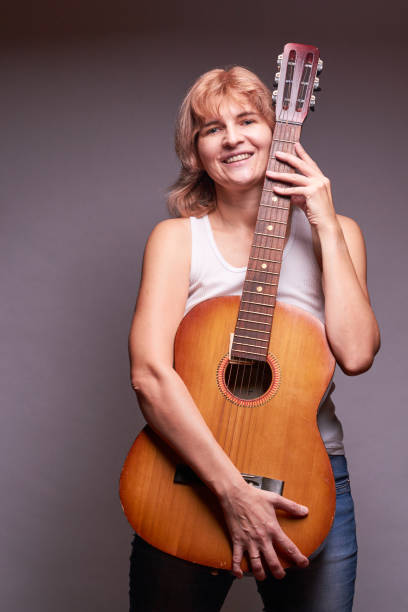 istock a woman and a musical instrument 902529526