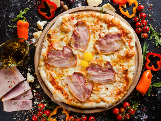carbonara pizza bacon simple traditional dish