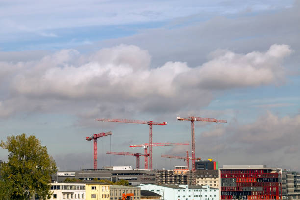 istock A panoramic view and and Cranes on the Frankfurt Skyline. 902571962