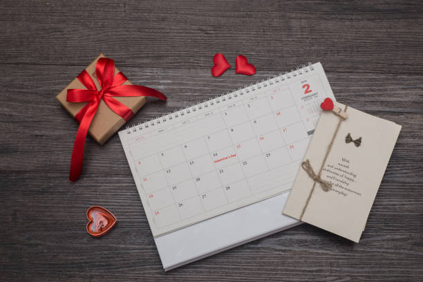istock Valentines day background, card and gift on the calendar 902572638
