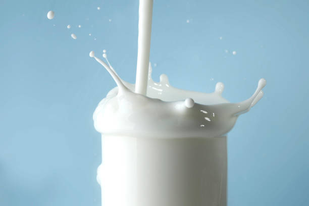 istock Splash of milk in glass 902576308