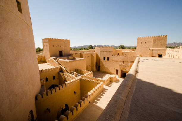 nizwa, omã - novembro 21, 2017:2017 em nizwa oman. - arabian peninsula - fotografias e filmes do acervo