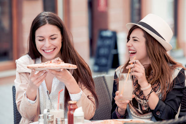 istock Friends in the city 902598888