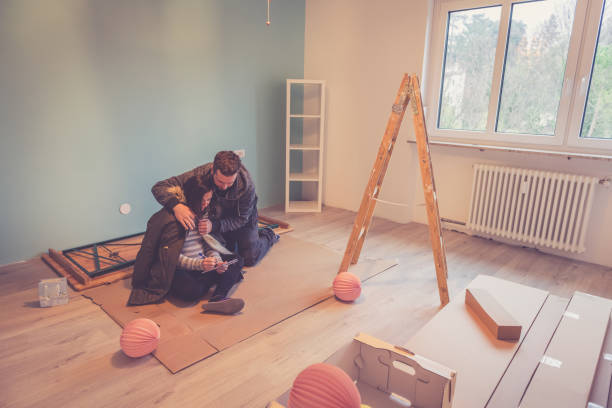 istock Pregnant couple in a new home 902616892