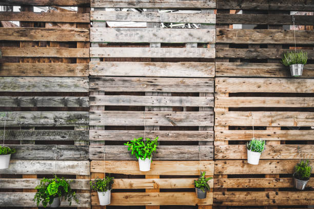 istock grunge texture copy space green thumb pallets wooden background 902623490