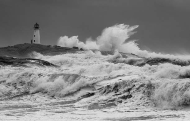 冬の嵐・ グレイソン - lighthouse scenics winter peggys cove ストックフォトと画像