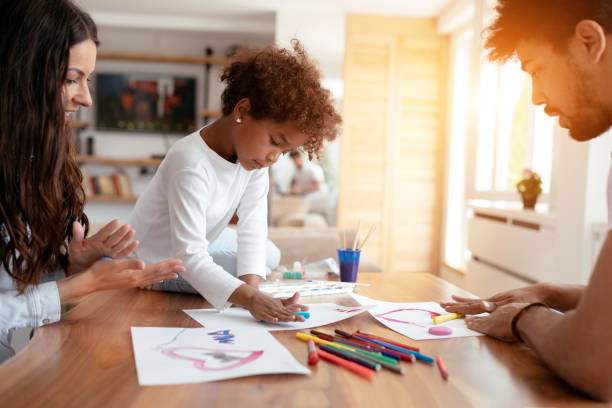 istock Mother and father drawing together with their child 902651392