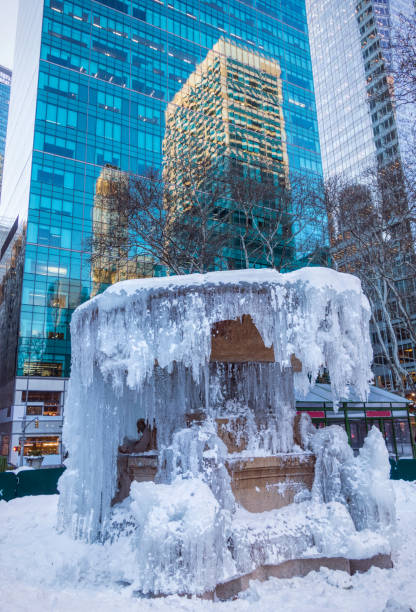 istock Icy Bryant Park in New York City 902670014