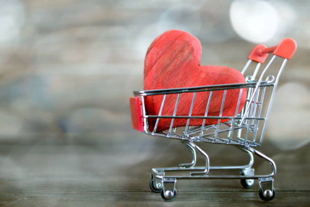 istock Valentines Day heart in shopping cart 902673016